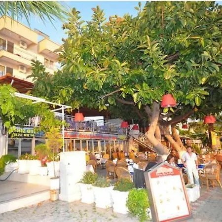 Deniz Hotell